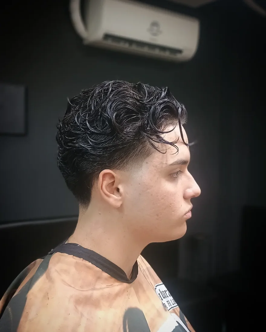 Fade + tesoura feito na Barbearia Carvalho, Niterói