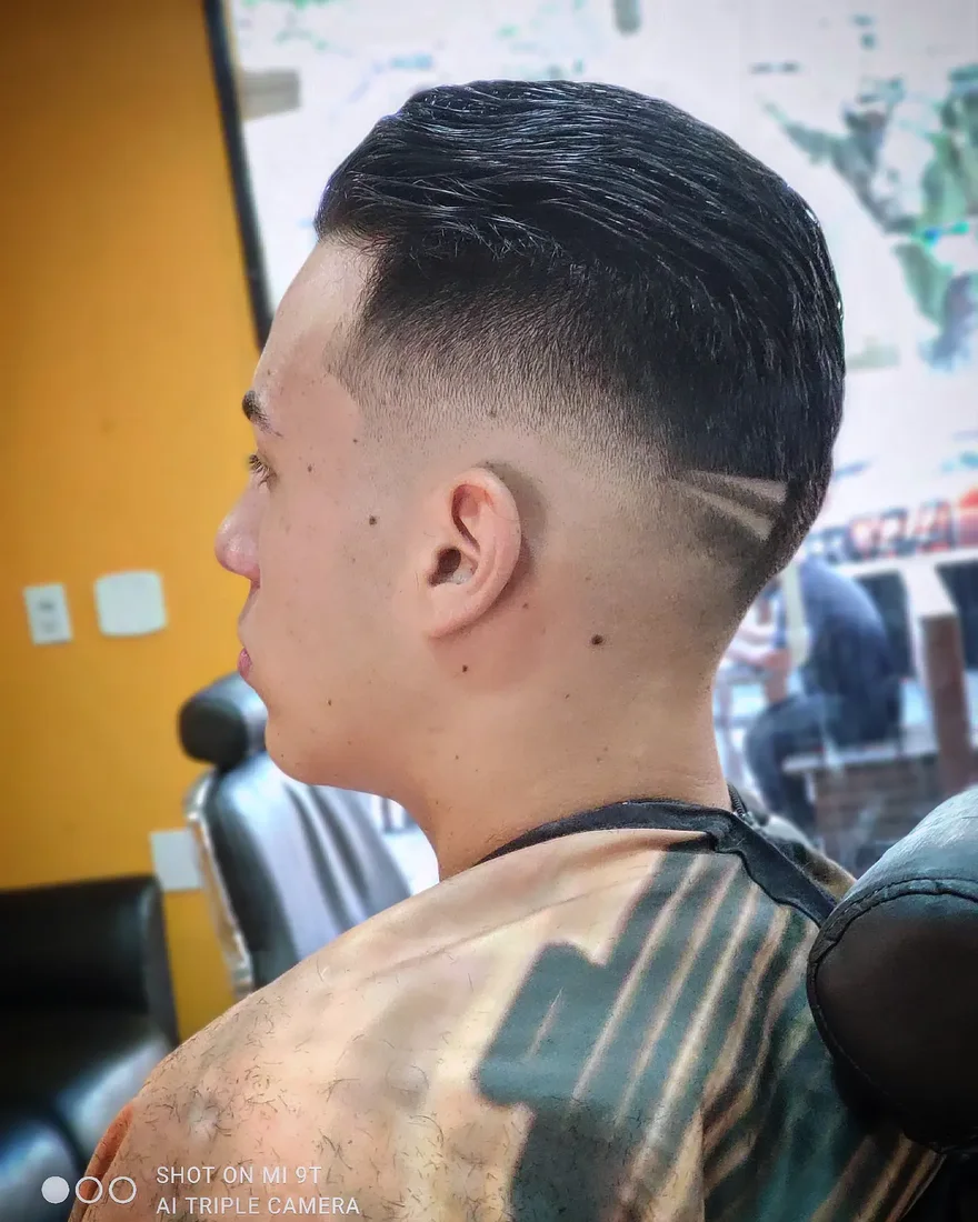 Degradê + risco feito na Barbearia Carvalho, Niterói