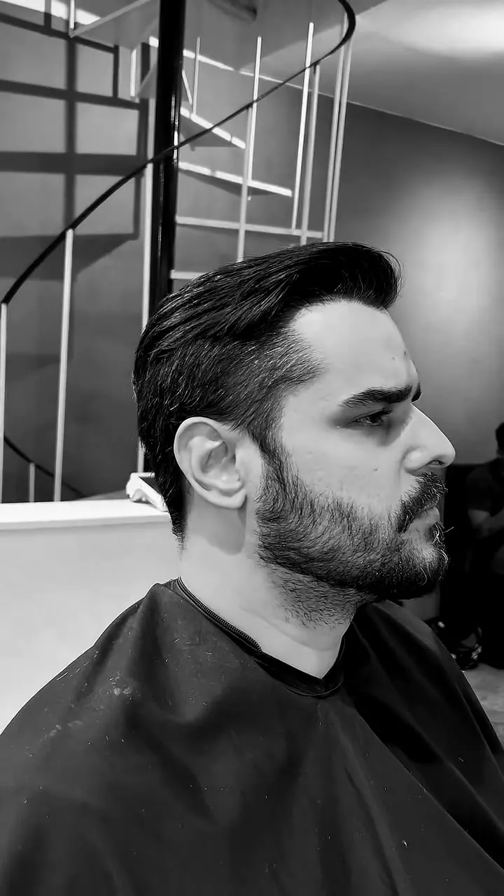 Corte social com barba desenhada