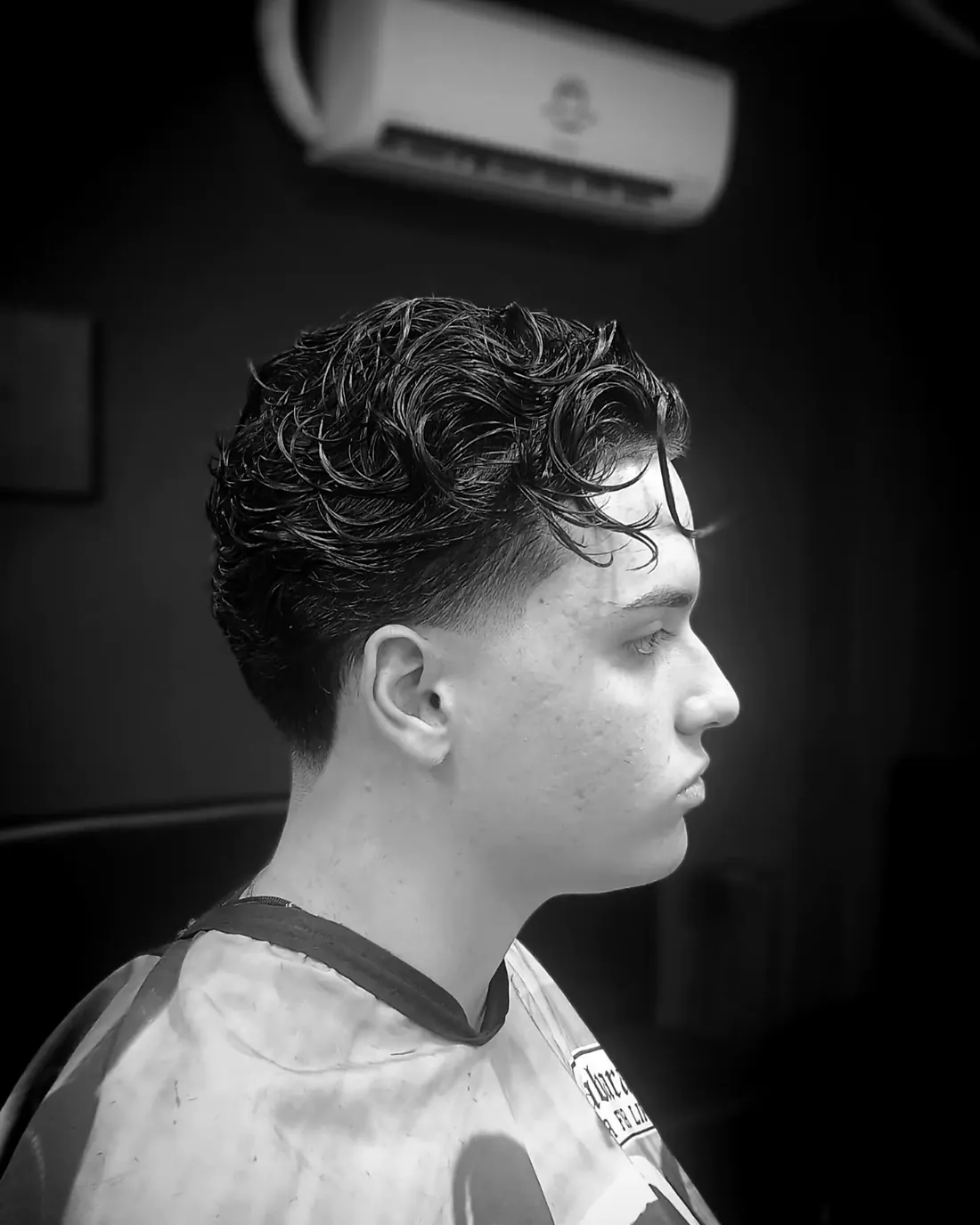Fade com cacho aberto feito na tesoura